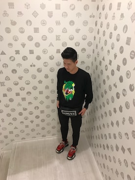 「VERSUS（ヴェルサス）のアイテム」を使った、Curtis Wengさん（メンズ・175cm）の夏コーディネート