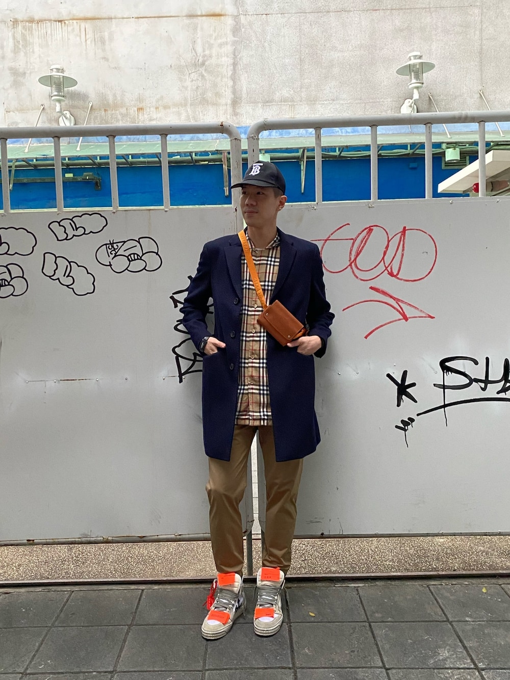 【希少】エルメス バッグ ウェスト ポーチ 紳士 コーデ ♪ HERMESのボディバッグ/ウエストポーチを使った人気ファッション
