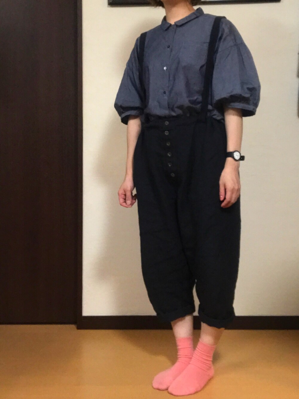 「08Mabのアイテム（サロペット/オーバーオール、ブラック系）」を使った、kohakurinさん（レディース・156cm）の春コーディネートの1枚目の写真