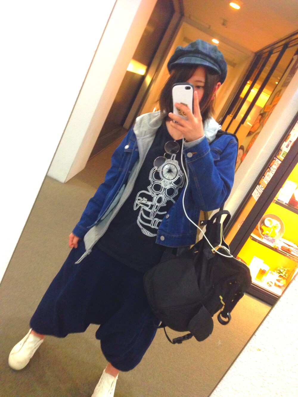 「ゆるコーデ、原宿へお散歩、ピアス片耳」｜「grnのスラブ生地　プリント半袖Tシャツ（Tシャツ/カットソー、その他）」を使った、 ぼーんさん（レディース・158cm）の春コーディネートの1枚目の写真