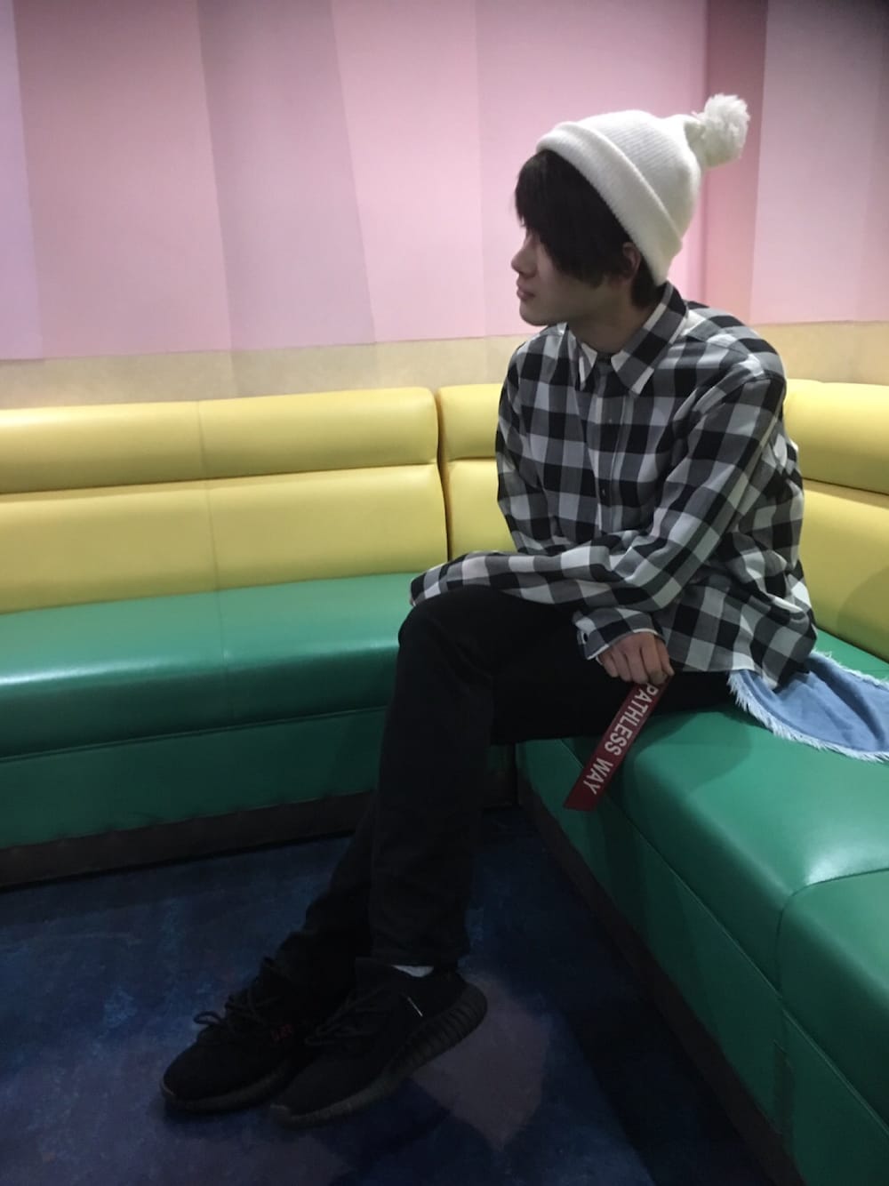 「UVERworld、TAKUYA∞、黒スキニー」｜「WEGOのWEGO/無地ポンニットキャップ（ニットキャップ/ビーニー、ホワイト系）」を使った、FUJIさん（メンズ・175cm）の冬コーディネートの1枚目の写真