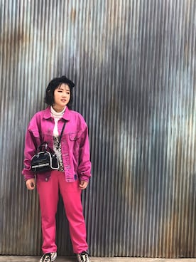 「アイテム（デニムジャケット、ピンク系）」を使った、ひまりさん（レディース・153cm）の春コーディネート