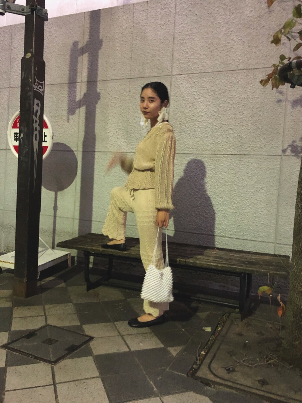 「Maison Margiela、古着、レース」｜「Maison Margielaのアイテム（スリッポン、ブラック系）」を使った、maikohanさん（レディース・159cm）の冬コーディネートの1枚目の写真