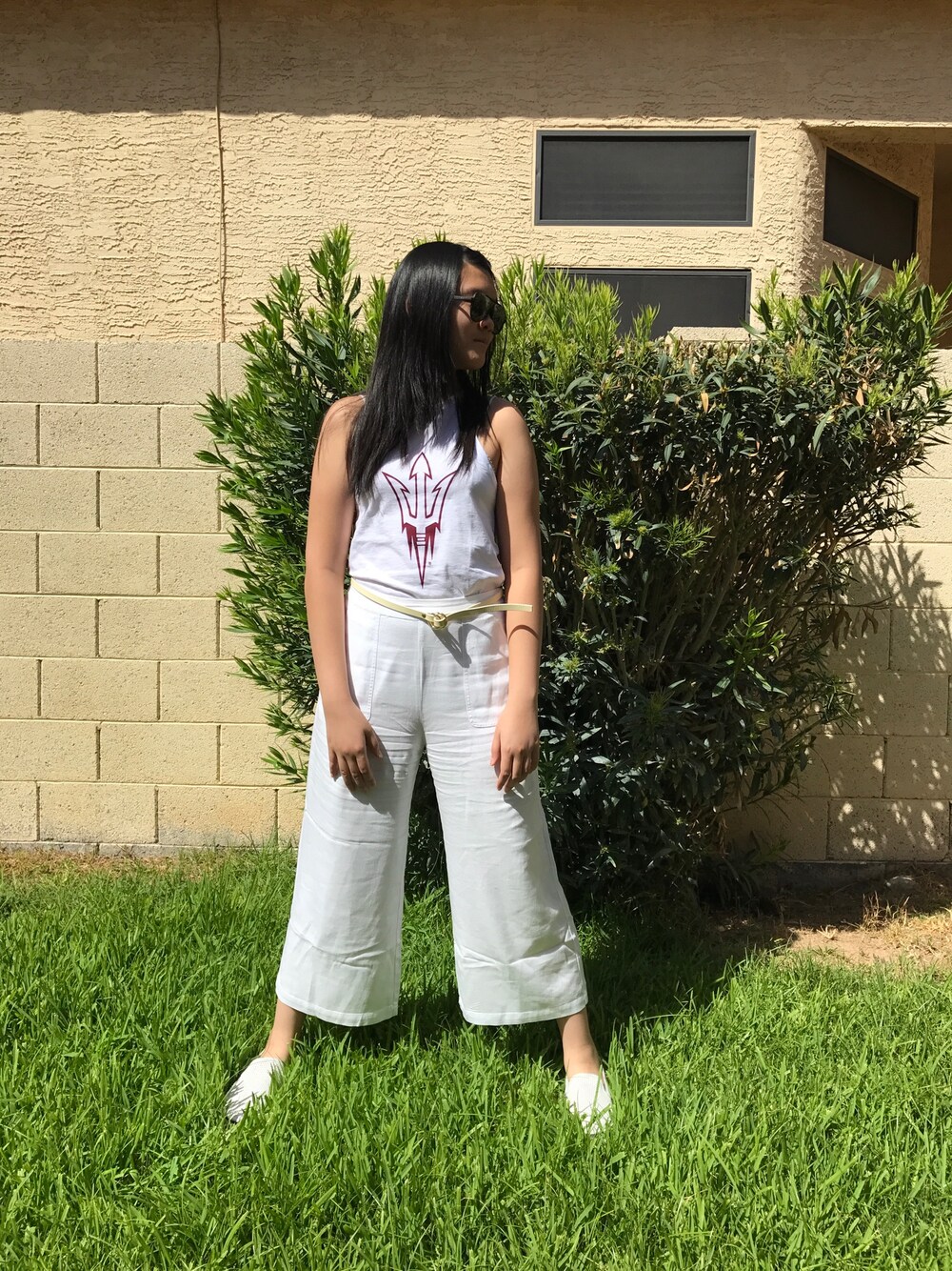 「ALLWHITE、ootd、outfit、summer、white、sneakers、streetstyle、casual」｜「VICTORIA'S SECRETのアイテム（タンクトップ、ホワイト系）」を使った、nanaさん（レディース・170cm）の夏コーディネートの1枚目の写真