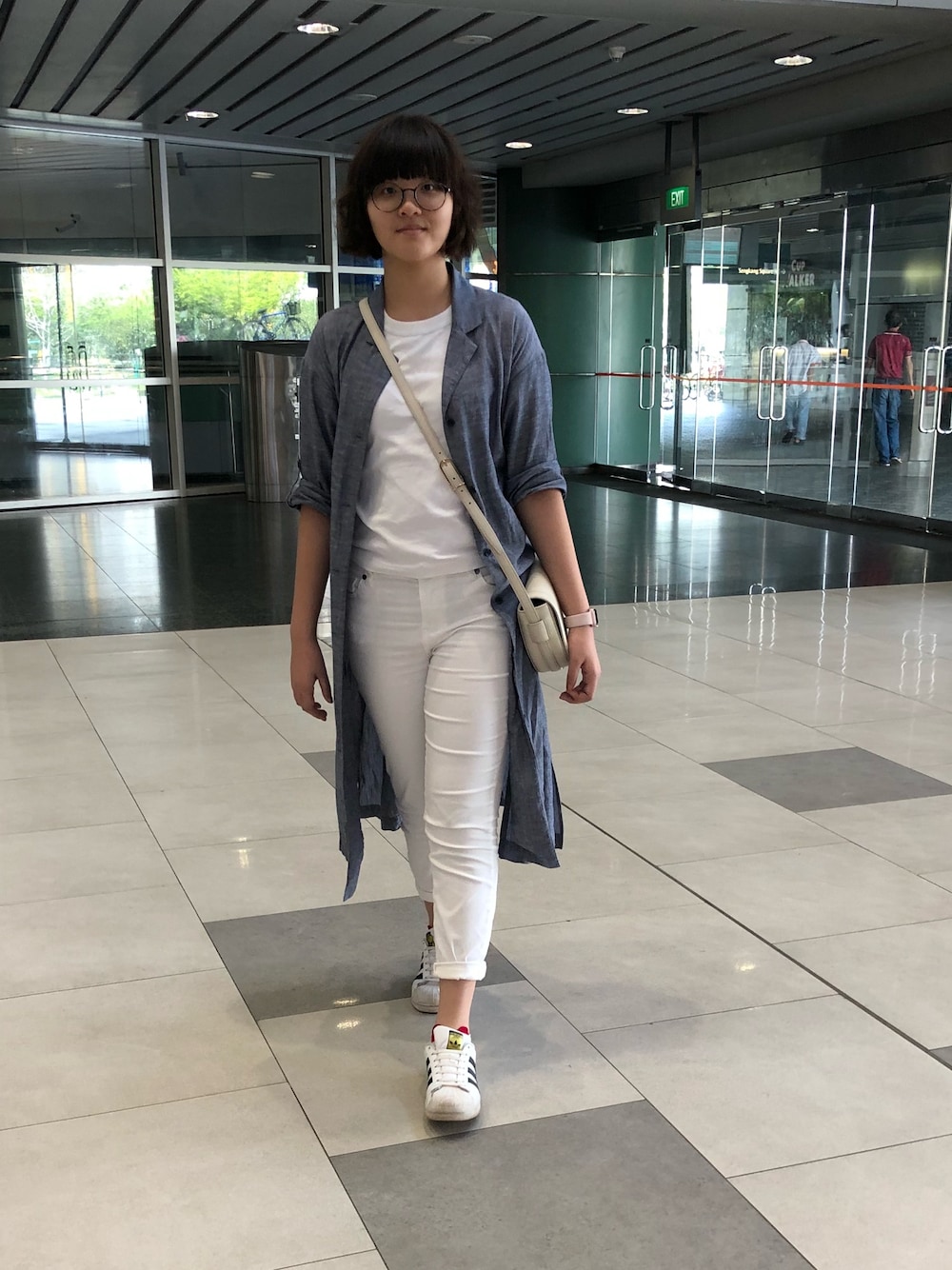 「ootd、fashion、streetstyle、chambray、linen dress」｜「UNIQLOのアイテム（シャツワンピース、ブルー系）」を使った、nanaさん（レディース・170cm）の春コーディネートの1枚目の写真