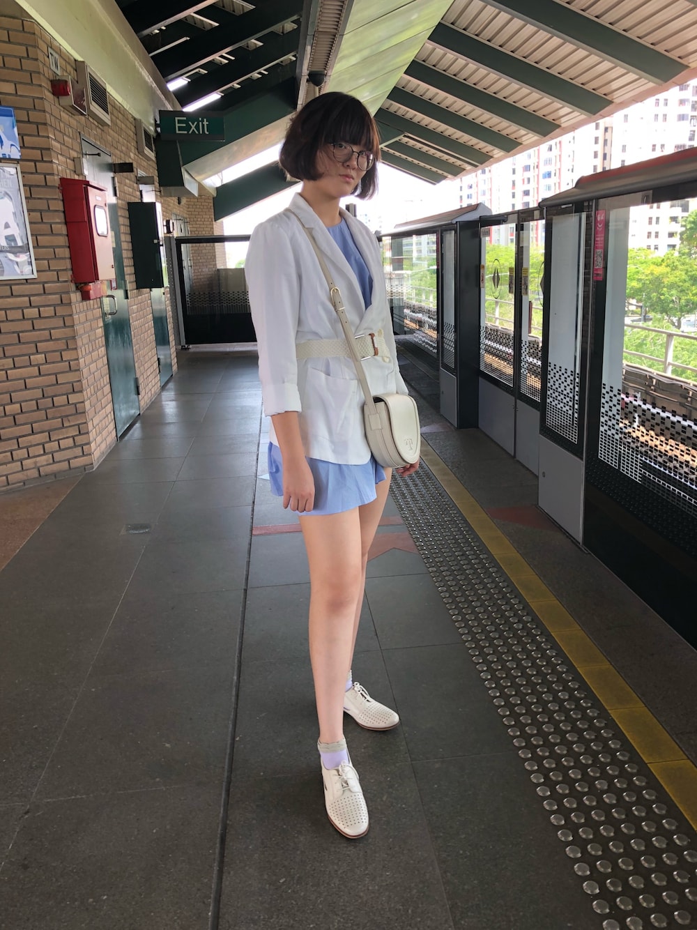 「ootd、summer、streetstyle、boyfriend jacket、romper」｜「TORY BURCHのアイテム（ショルダーバッグ、ベージュ系）」を使った、nanaさん（レディース・170cm）の春コーディネートの1枚目の写真