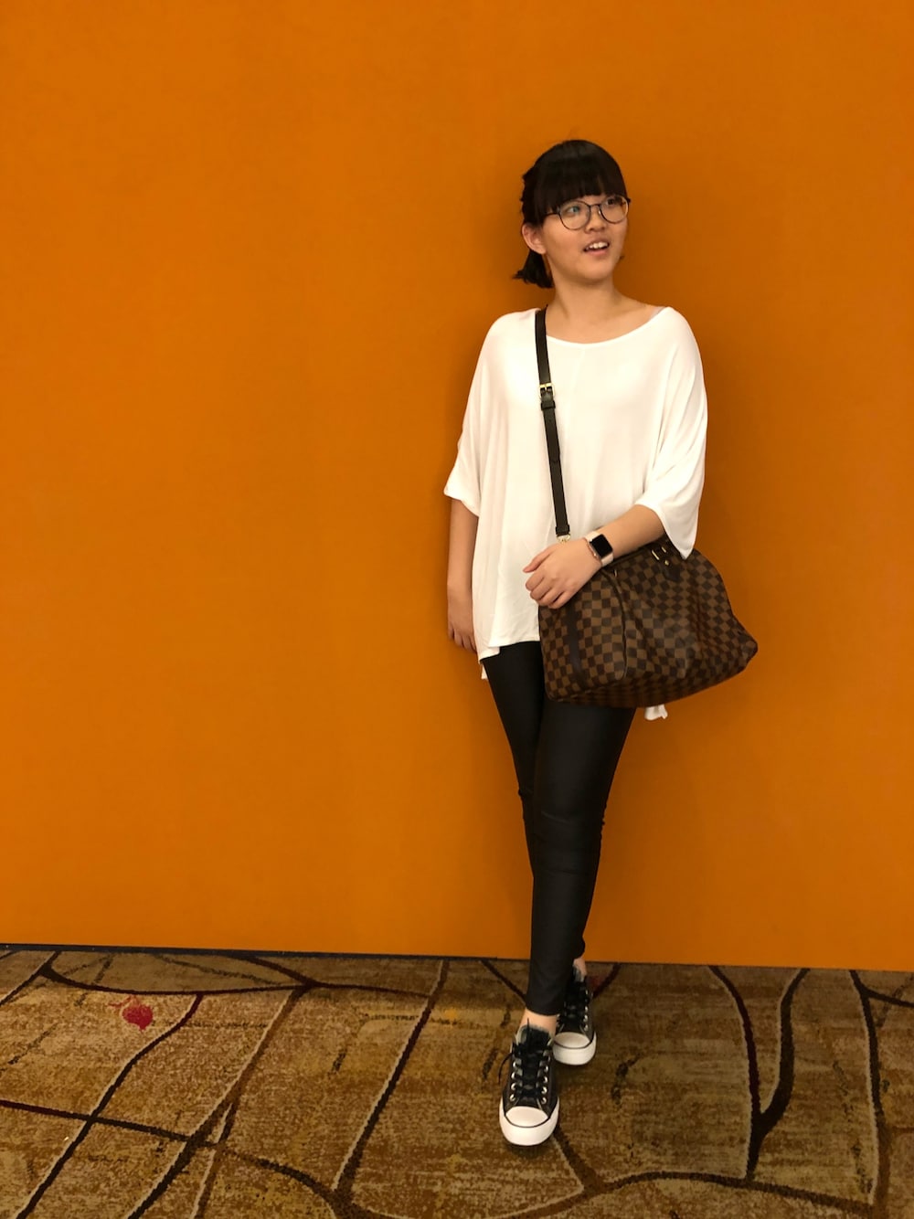 「ootd、airportfashion、airport style、streetstyle」｜「Abercrombie&Fitchのアイテム（トップス、ホワイト系）」を使った、nanaさん（レディース・170cm）の夏コーディネートの1枚目の写真