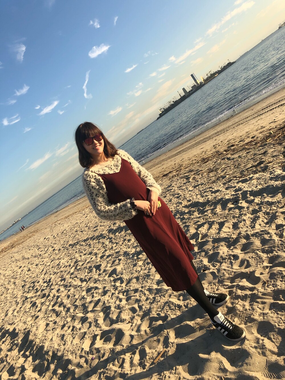 「throwback、beach、graduationtrip、vacation、holiday」｜「KENDALL + KYLIEのアイテム（ニット/セーター、ベージュ系）」を使った、nanaさん（レディース・170cm）の冬コーディネートの1枚目の写真