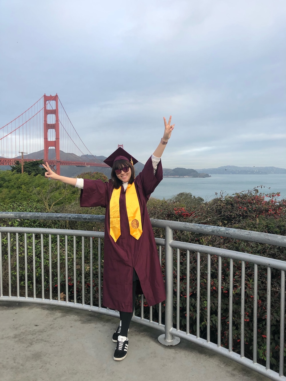 「graduationtrip、Golden Gate Bridge、San Francisco、travel、Arizona states university、ASU、latepost」｜「adidasのadidas Originals - Gazelle Suede And Textured-leather Sneakers - Black（スニーカー、ブラック系）」を使った、nanaさん（レディース・170cm）の冬コーディネートの1枚目の写真