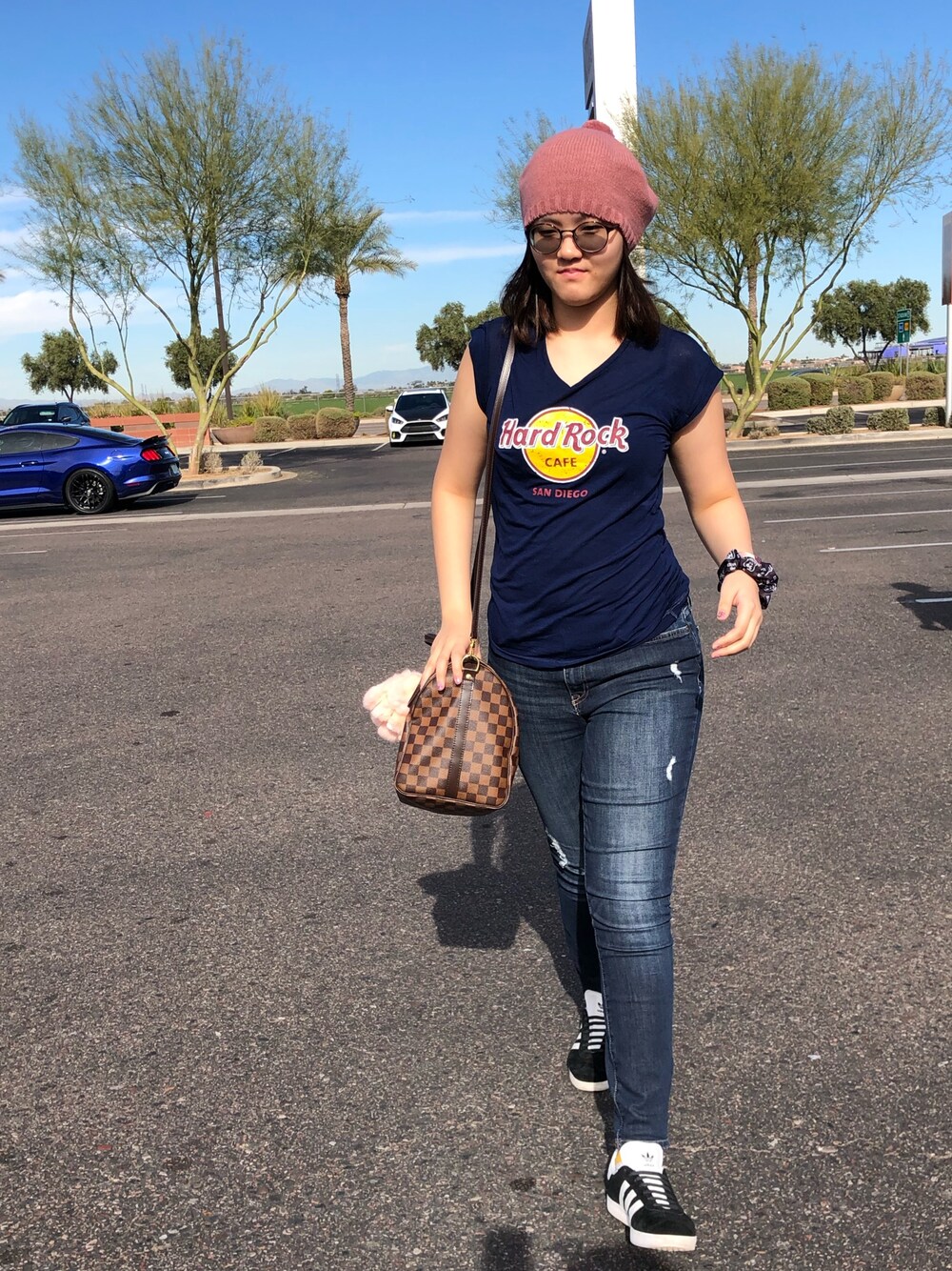 「latepost、travel、fashion、streetstyle、traveloutfit、Phoenix、ARIZONA、graduationtrip」｜「LOUIS VUITTONのspeedy 35 bandoulière（ハンドバッグ、ブラウン系）」を使った、nanaさん（レディース・170cm）の冬コーディネートの1枚目の写真