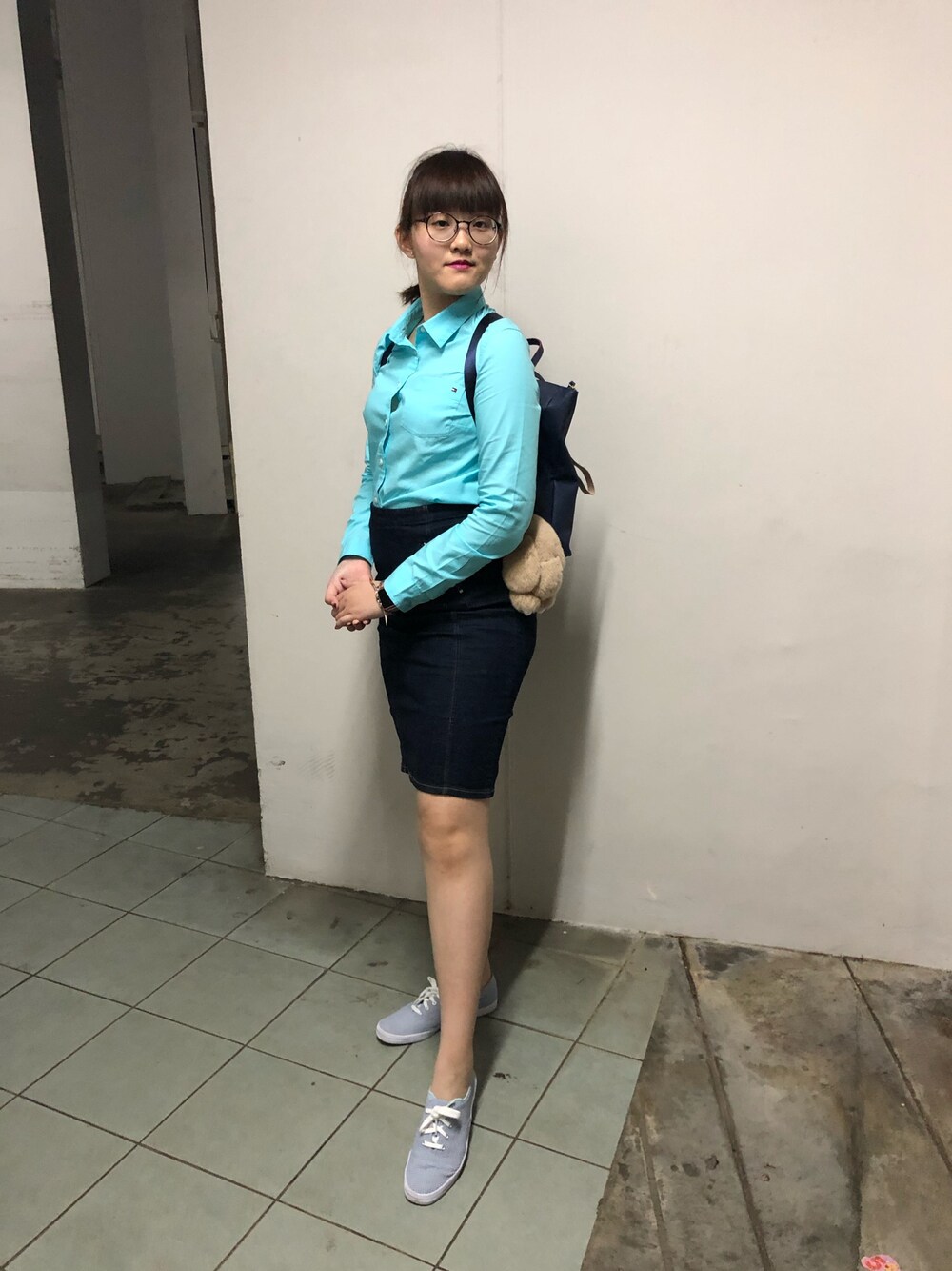 「tgif、ootd、office style、TOMMY HILFIGER、casual friday、blue、monochrome」｜「TOMMY HILFIGERのtote backpack （バックパック/リュック、ブルー系）」を使った、nanaさん（レディース・170cm）の冬コーディネートの1枚目の写真