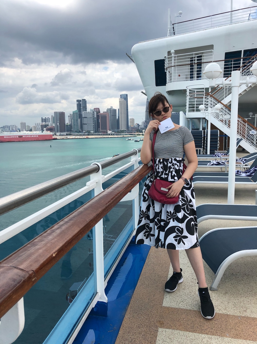 「cruisewear、travel、traveloutfit、cruise、Singapore、Singapore skylines」｜「Abercrombie&Fitchのcrop top（チューブトップ、ブラック系）」を使った、nanaさん（レディース・170cm）の冬コーディネートの1枚目の写真