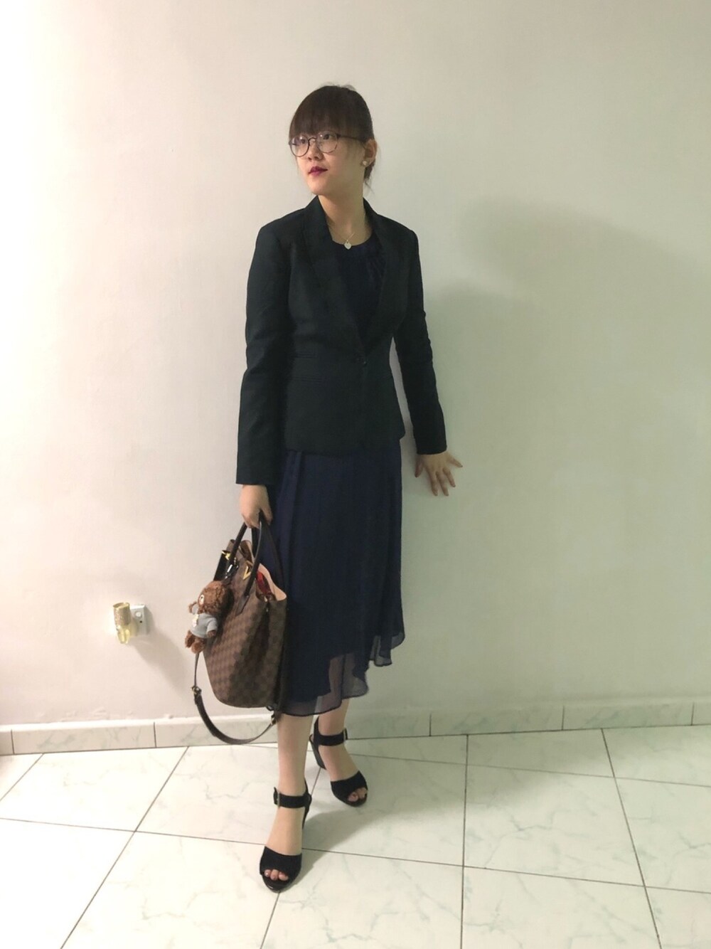 「monday、Monday Blue 、office style、LouisVuitton」｜「Banana Republicのアイテム（テーラードジャケット、ブラック系）」を使った、nanaさん（レディース・170cm）の冬コーディネートの1枚目の写真