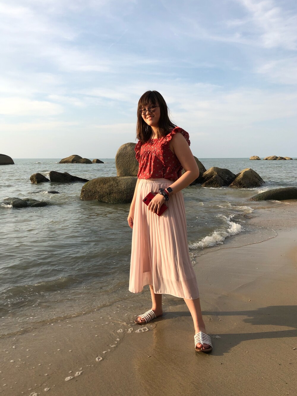 「penang、beach、travel、throwback、Batu Feringgi、malaysia」｜「Abercrombie&Fitchのアイテム（その他トップス、レッド系）」を使った、nanaさん（レディース・170cm）の春コーディネートの1枚目の写真