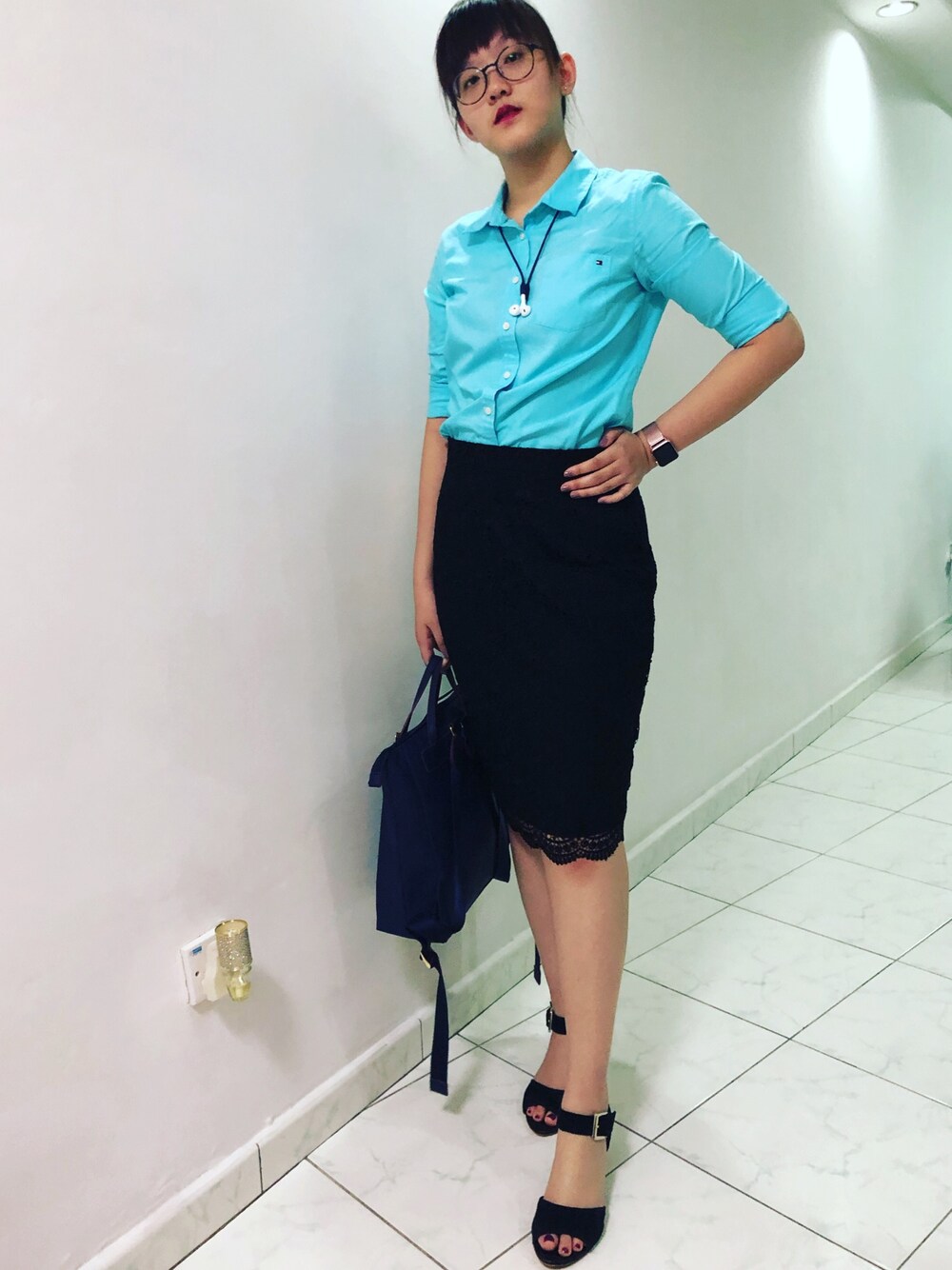 「ootd、summer、fashion、office style」｜「TOMMY HILFIGERのアイテム（シャツ/ブラウス、ブルー系）」を使った、nanaさん（レディース・170cm）の春コーディネートの1枚目の写真