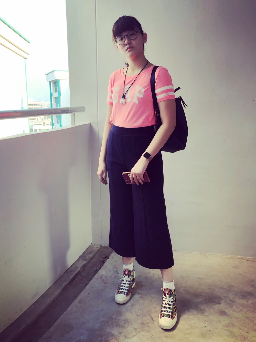 「ootd、summer、tgif、casual friday」｜「GAPのアイテム（Tシャツ/カットソー、ピンク系）」を使った、nanaさん（レディース・170cm）の春コーディネートの1枚目の写真