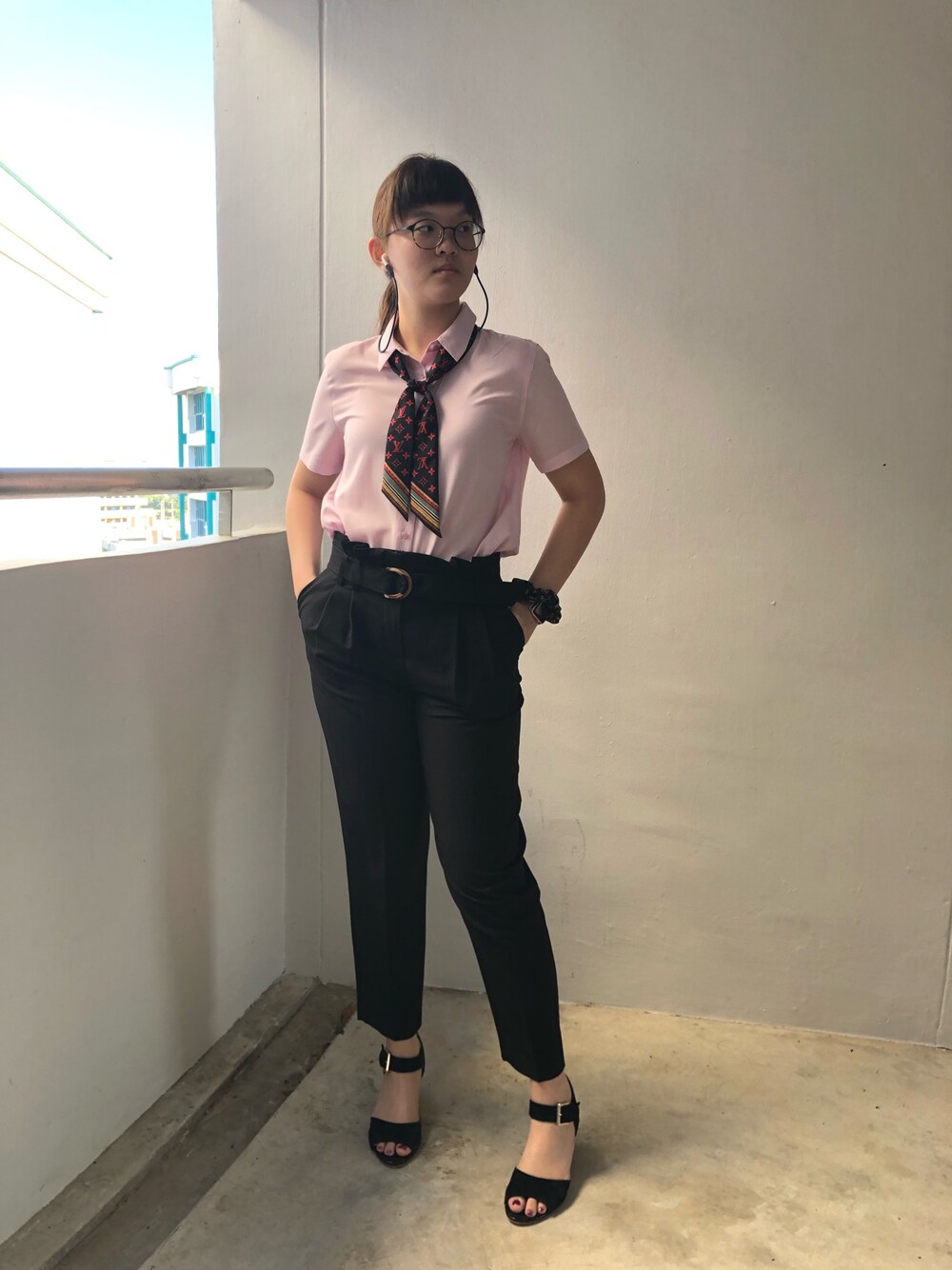 「summer、VINTAGE、ootd、office style、pink and black」｜「UNIQLOのpink shirt（シャツ/ブラウス、ピンク系）」を使った、nanaさん（レディース・170cm）の春コーディネートの1枚目の写真