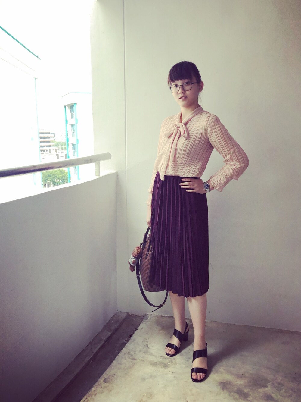 「ootd、summer、tgif、ROLEX」｜「YOCOのpleated pussybow blouse（その他トップス、ベージュ系）」を使った、nanaさん（レディース・170cm）の夏コーディネートの1枚目の写真