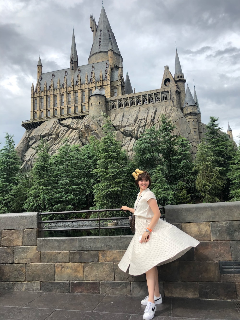 「USJ、throwback、vacation、holiday、themepark、linen、summer、osaka」｜「UNIQLOのアイテム（シャツ/ブラウス、ベージュ系）」を使った、nanaさん（レディース・170cm）の夏コーディネートの1枚目の写真