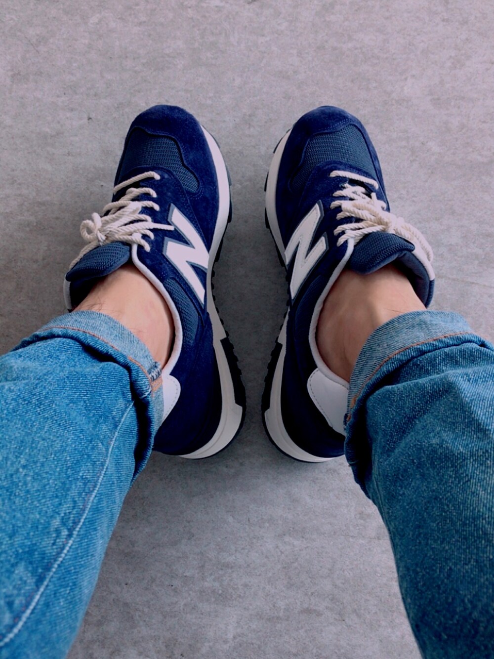 「ニューバランス1400、スニーカー、デニム」｜「NEW BALANCEのアイテム（スニーカー、ブルー系）」を使った、ゆきさん（メンズ・170cm）の秋コーディネートの1枚目の写真