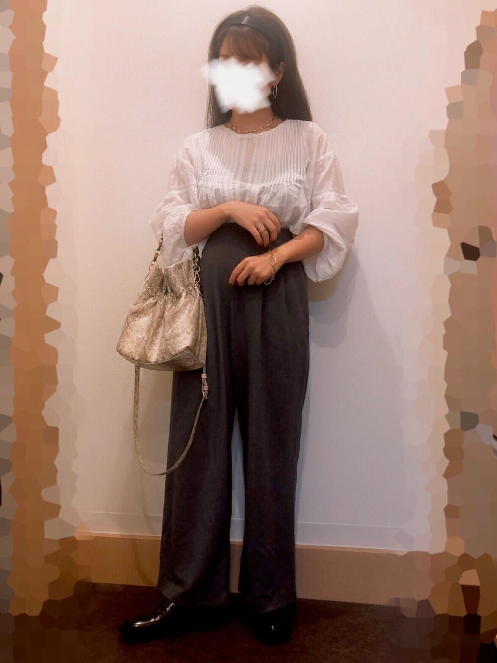 「ブラウス、低身長コーデ、ゆるコーデ」｜「UNIQLOのアイテム（スラックス、グレー系）」を使った、maruchiさん（レディース・152cm）の秋コーディネートの1枚目の写真