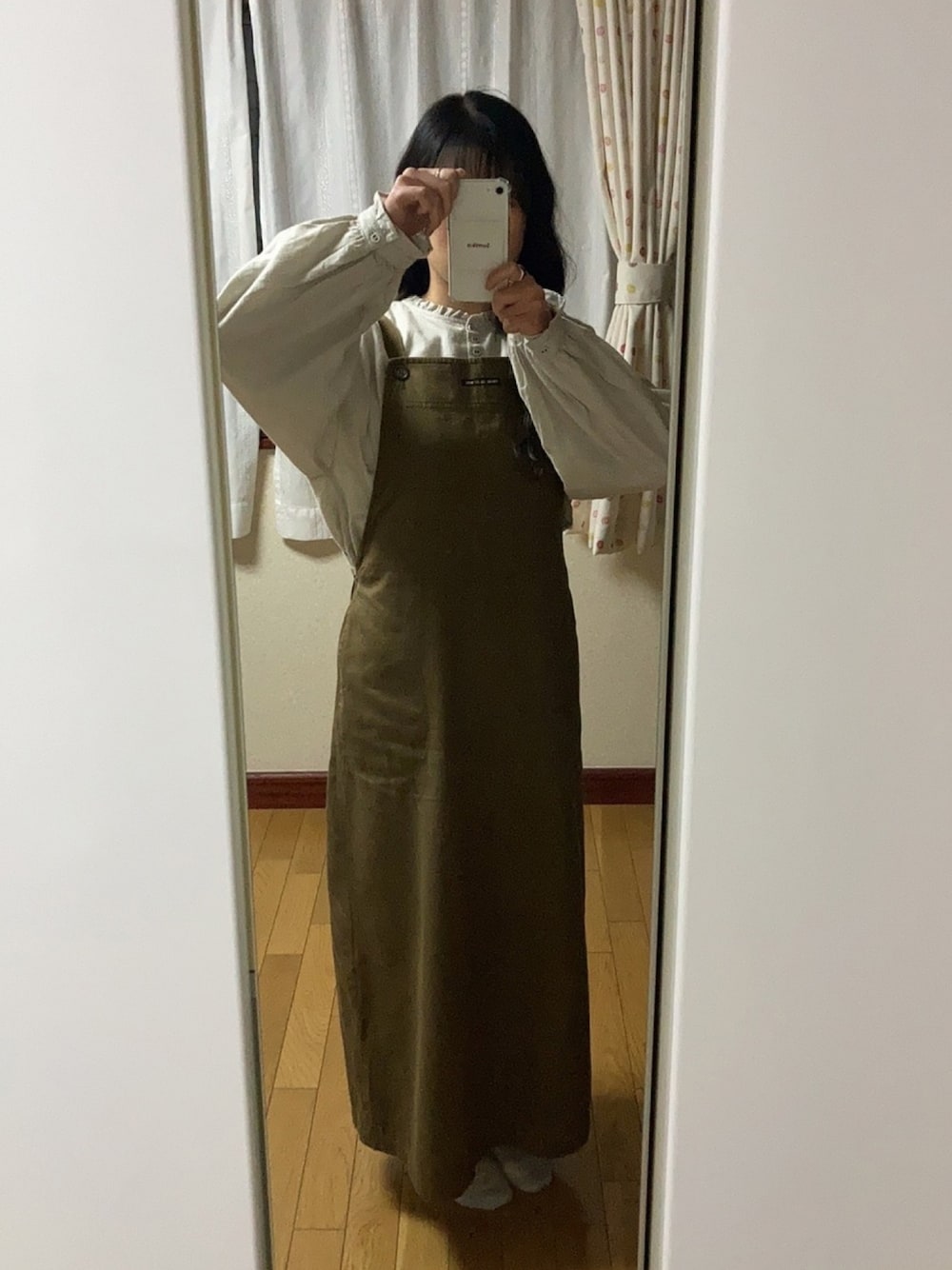 「COMME CA DU MODEのアイテム（オールインワン・サロペット、ブラウン系）」を使った、memeさん（レディース・156cm）の春コーディネートの1枚目の写真