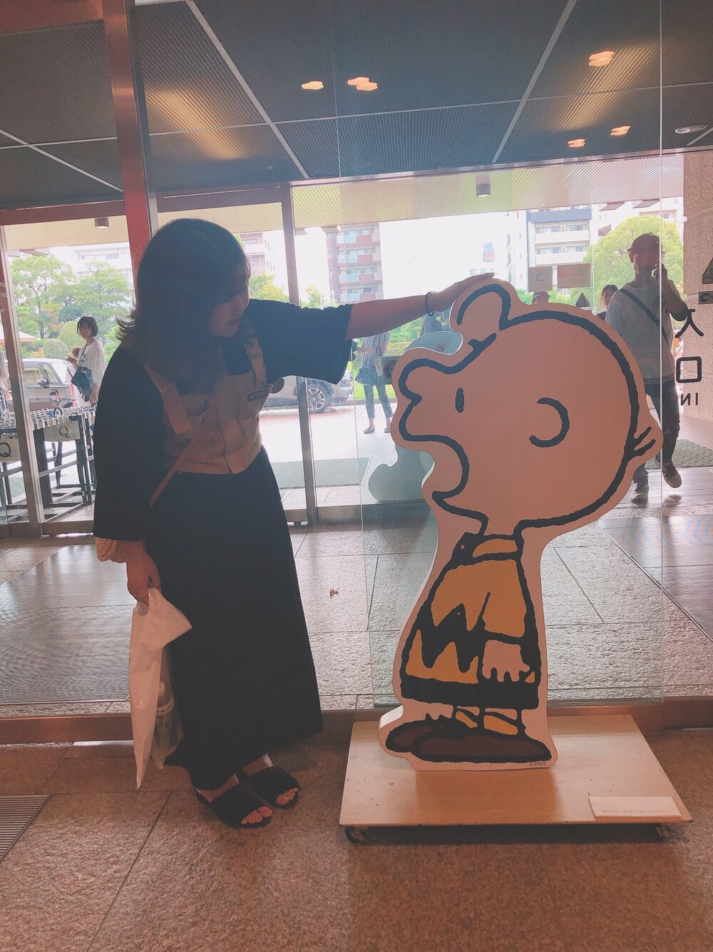 「フーズフーギャラリー(WHO'S WHO gallery)、w closet、GU、岩岡徹」｜「WHO'S WHO galleryのウェルダービッグポケットベスト /ビスチェ/セットアップ（ベスト、ベージュ系）」を使った、なっちさん（レディース・154cm）の秋コーディネートの1枚目の写真