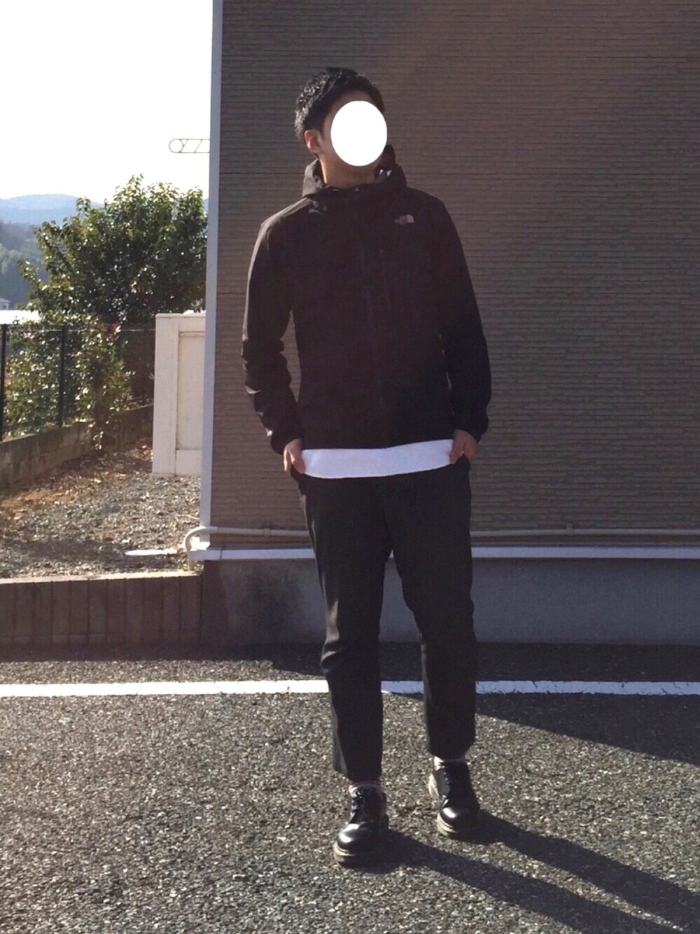 「冬、モノートーン、モノトーン、マウンテンパーカー、GORE-TEX、フライトシリーズ、靴下屋、革靴、コスパ、熊本」｜「THE NORTH FACEの［ザ ノースフェイス］BC★THE NORTH FACE  CLIMB LT JKT / クライムライトジャケット（ナイロンジャケット、ブラック系）」を使った、まちょさん（メンズ・178cm）の冬コーディネートの1枚目の写真