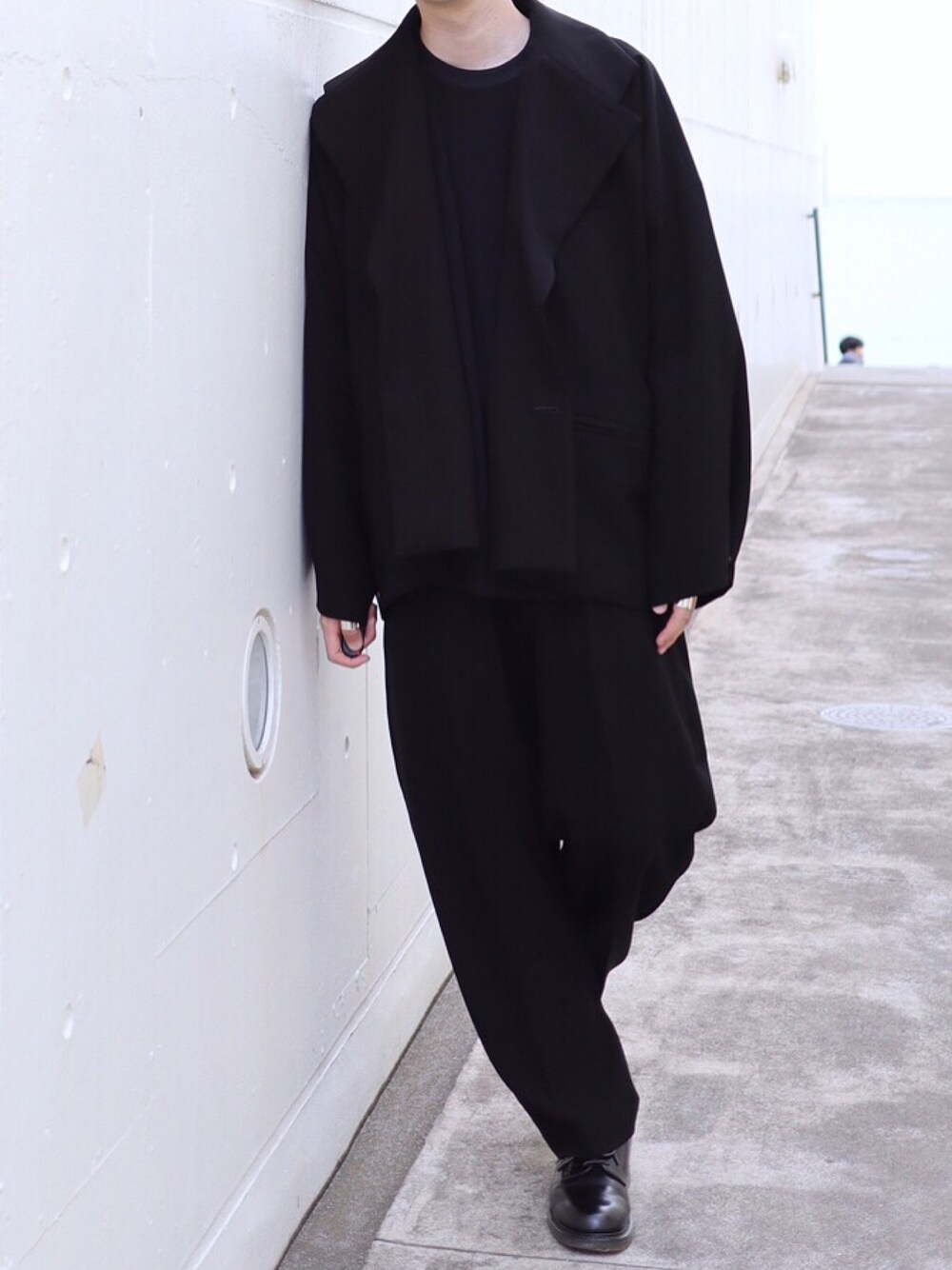 「N.HOOLYWOODのアイテム（ブルゾン、ブラック系）」を使った、Y.Tさん（メンズ・169cm）の夏コーディネートの1枚目の写真