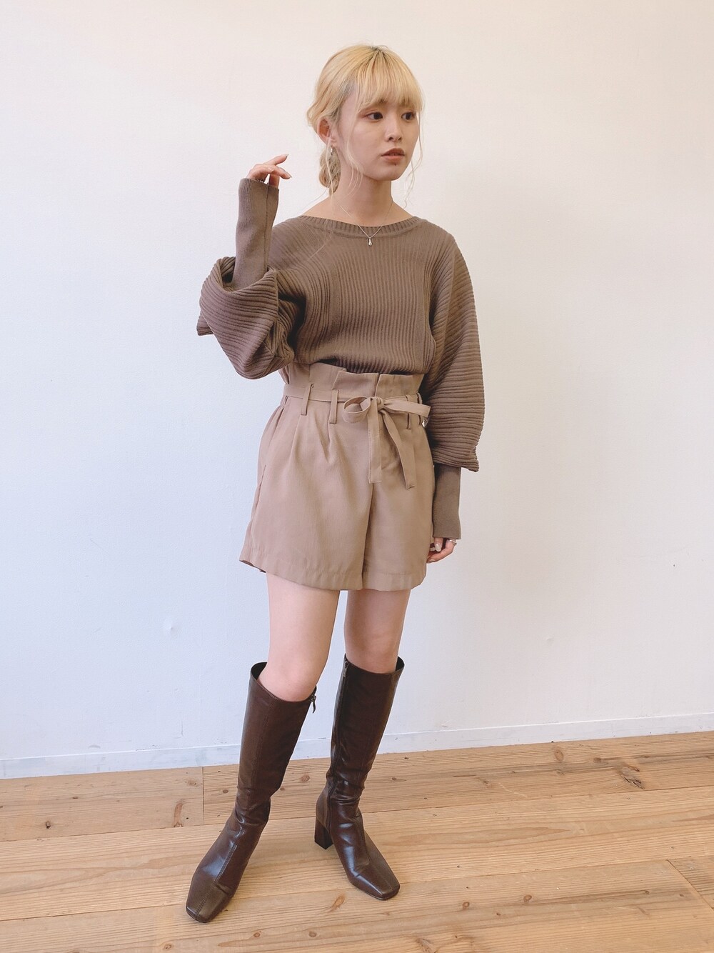 「秋のコーデ、オトナ女子、秋、プチプラコーデ、ブラウンコーデ、低身長コーデ、ブーツ、Vannie U、ブラウンニット、ニット」｜「VANNIE UのVANNIE U バックオープンニット（ニット/セーター、ブラウン系）」を使った、ｎｏｎｏさん（レディース・149cm）の秋コーディネートの1枚目の写真