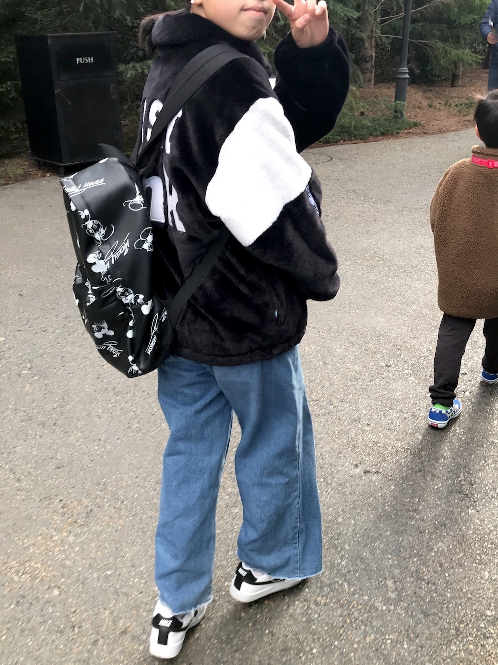 「冬コーデ、USJ コーデ」｜「しまむらのアイテム（ムートンコート、ブラック系）」を使った、©︎yocoさん（キッズ・150cm）の冬コーディネートの1枚目の写真