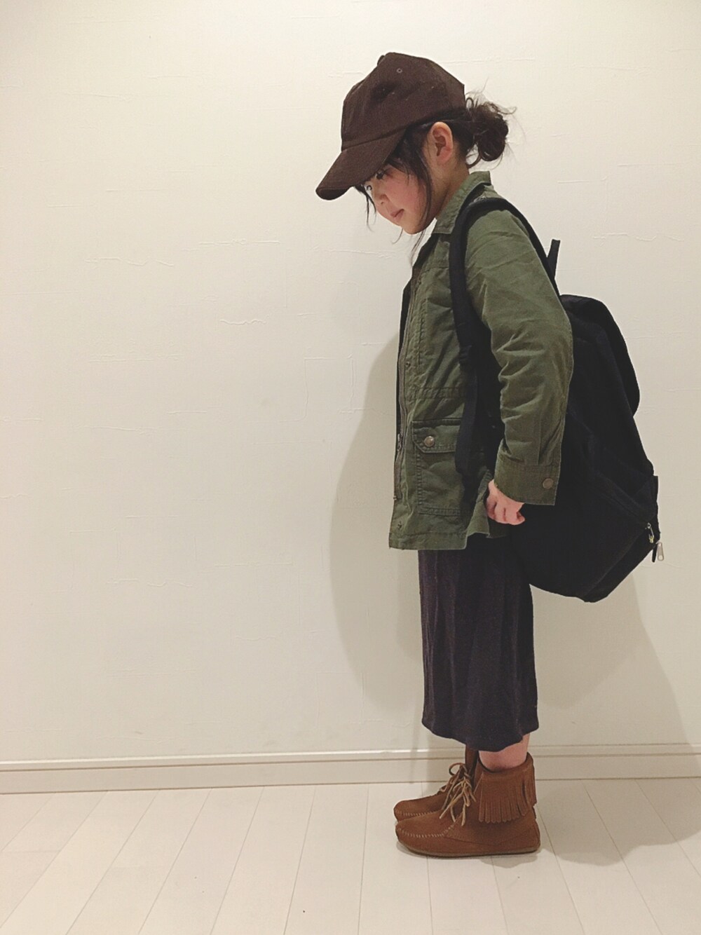 「キッズコーデ、おんなのこ、シンプルコーデ、ミリタリージャケット、キッズファッション、冬、Branshes、ブランシェス、カーキ、韓国子供服」｜「BRANSHESのミリタリージャケット（ミリタリージャケット、グリーン系）」を使った、kii_memeさん（キッズ・120cm）の冬コーディネートの1枚目の写真