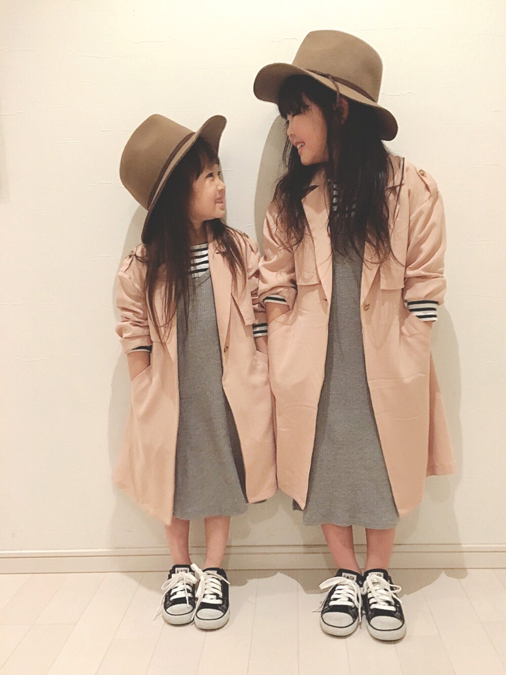 「キッズコーデ、キッズファッション、女の子、姉妹コーデ、シンプルコーデ、テロンチ、Branshes、RADCHAP、春コーデ、ワンピース」｜「BRANSHESの【限定】テロンチコート（トレンチコート、ピンク系）」を使った、kii_memeさん（キッズ・120cm）の冬コーディネートの1枚目の写真