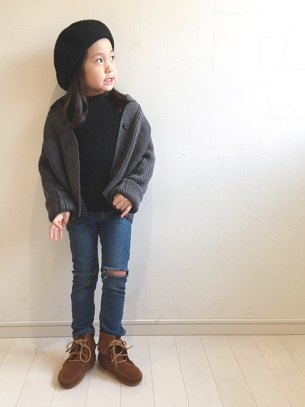 「BRANSHESのケーブルニットハイネックTシャツ（Tシャツ/カットソー、ブラック系）」を使った、kii_memeさん（キッズ・110cm）の秋コーディネートの1枚目の写真