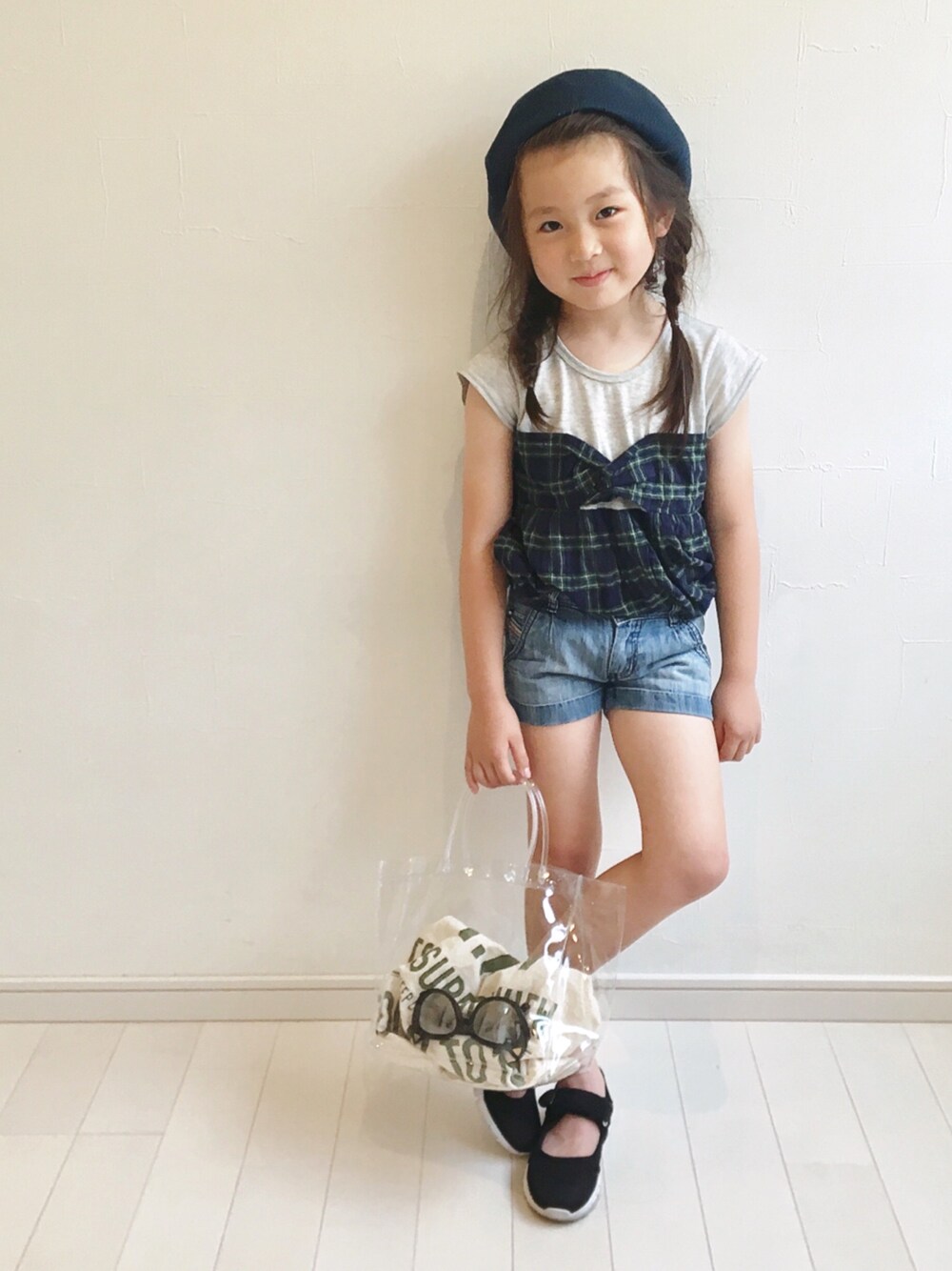 「休日スタイル、グリーンフェス❻、おしゃれさんと繋がりたい、夏、キッズファッション、デニムパンツ、ショートパンツ、Branshes、三つ編み、ベレー帽」｜「BRANSHESの重ね着風チェック半袖Tシャツ（Tシャツ/カットソー、グリーン系）」を使った、kii_memeさん（キッズ・110cm）の夏コーディネートの1枚目の写真