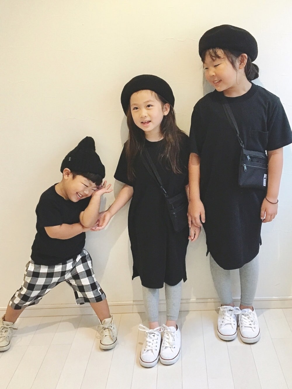 「キッズコーデ、シンプルコーデ、夏コーデ、おしゃれさんと繋がりたい、リンクコーデ、チェック、Branshes」｜「BRANSHESのビッグシルエット半袖ワンピース（ワンピース、ブラック系）」を使った、kii_memeさん（キッズ・110cm）の夏コーディネートの1枚目の写真
