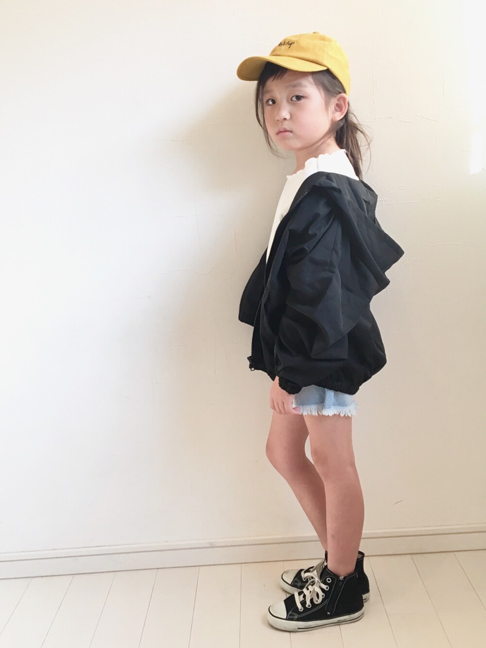 「キッズファッション、女の子、カジュアル、ビッグシルエット、ゆるコーデ、ドルマン、キャップ、ショートパンツ、Branshes、RADCHAP」｜「RADCHAPのドルマンスリーブジャケット（その他アウター、ブラック系）」を使った、kii_memeさん（キッズ・110cm）の夏コーディネートの1枚目の写真