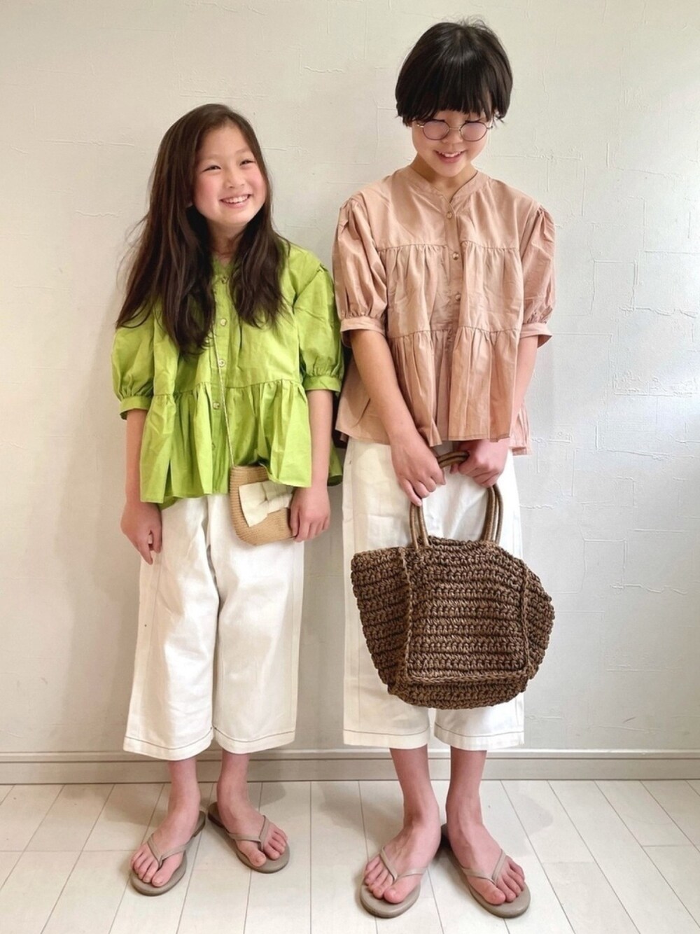 「主役はカラーパンツ、休日スタイル、夏コーデ、きれいめカジュアル、Branshes、カラーパンツ、シャツスタイル、ゆるコーデ、めがね、春夏コーデ」｜「RADCHAPのティアードチュニック（チュニック、イエロー系）」を使った、kii_memeさん（キッズ・130cm）の春コーディネートの1枚目の写真