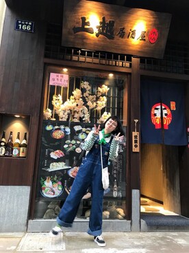 「Carhartt（カーハート）のアイテム（チノパンツ、ブルー系）」を使った、minrooneyさん（レディース・162cm）の春コーディネート