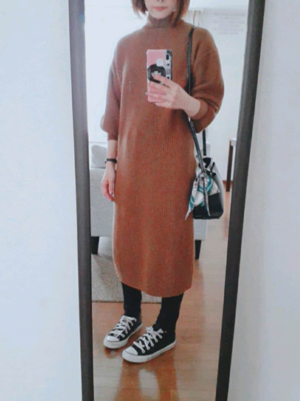 「ニットワンピース、オペークドットクリップ、ユニクロ、黒スキニー、コンバース、チープカシオ」｜「OPAQUE.CLIPのアイテム（ワンピース、ブラウン系）」を使った、maaiさん（レディース・152cm）の秋コーディネートの1枚目の写真