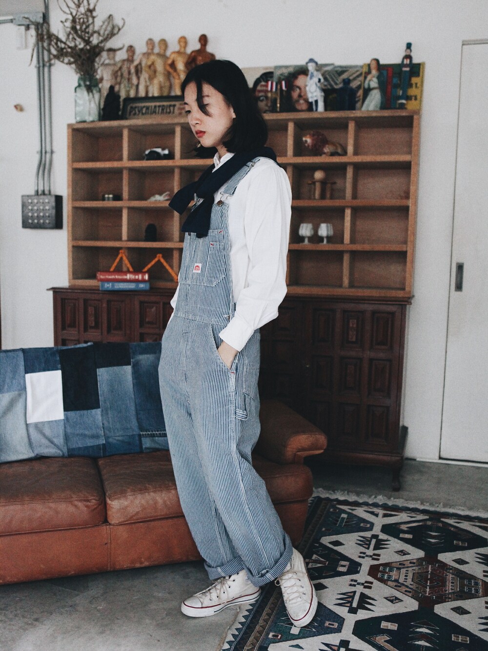 「VINTAGE、denim、 古着、converse、 コーデ、古着MIX、TAIPEI、aroommodel」｜「A ROOM MODELのA Room Model - Vintage Denim Overall（サロペット/オーバーオール、ブルー系）」を使った、AROOMMODELさん（レディース・165cm）の冬コーディネートの1枚目の写真