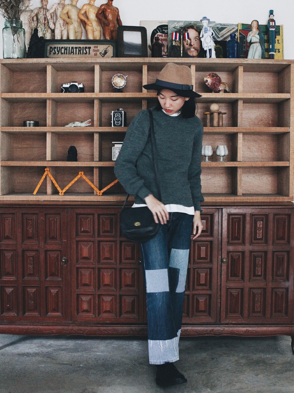 「vintage、 古着、military、古着MIX、COACH、aroommodel、 taipei」｜「A ROOM MODELのA Room Model - Military  Sweaters（ニット/セーター、グレー系）」を使った、AROOMMODELさん（レディース・165cm）の冬コーディネートの1枚目の写真