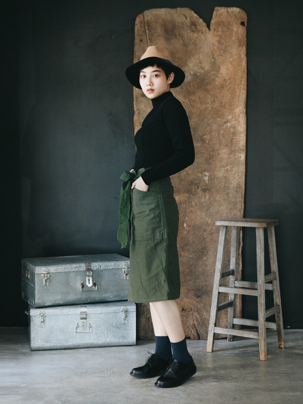 「 aroommodel、Yellow108」｜「A ROOM MODELのA Room Model - Vintage US Army Sweaters（ニット/セーター、ブラック系）」を使った、AROOMMODELさん（レディース・165cm）の冬コーディネートの1枚目の写真