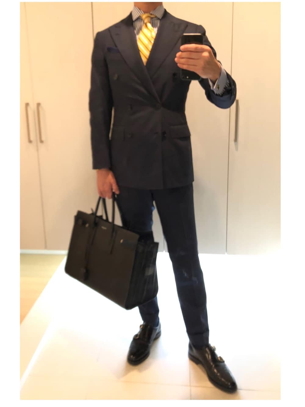 「スーツスタイル、ダブルスーツ、大人コーデ、大人スタイル、ビジネススタイル、ビジネスコーデ」｜「Lloyd Footwearのアイテム（ドレスシューズ、ブラック系）」を使った、ボンジョルノさん（メンズ・168cm）の春コーディネートの1枚目の写真