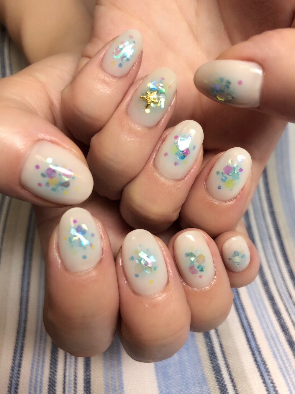 「ネイル、ジェルネイル、夏、チークネイル、海、シェル、シンプル」｜「ネイル（ハンドケア/ハンドクリーム、ホワイト系）」を使った、はーちゃんさん（レディース・162cm）の夏コーディネートの1枚目の写真