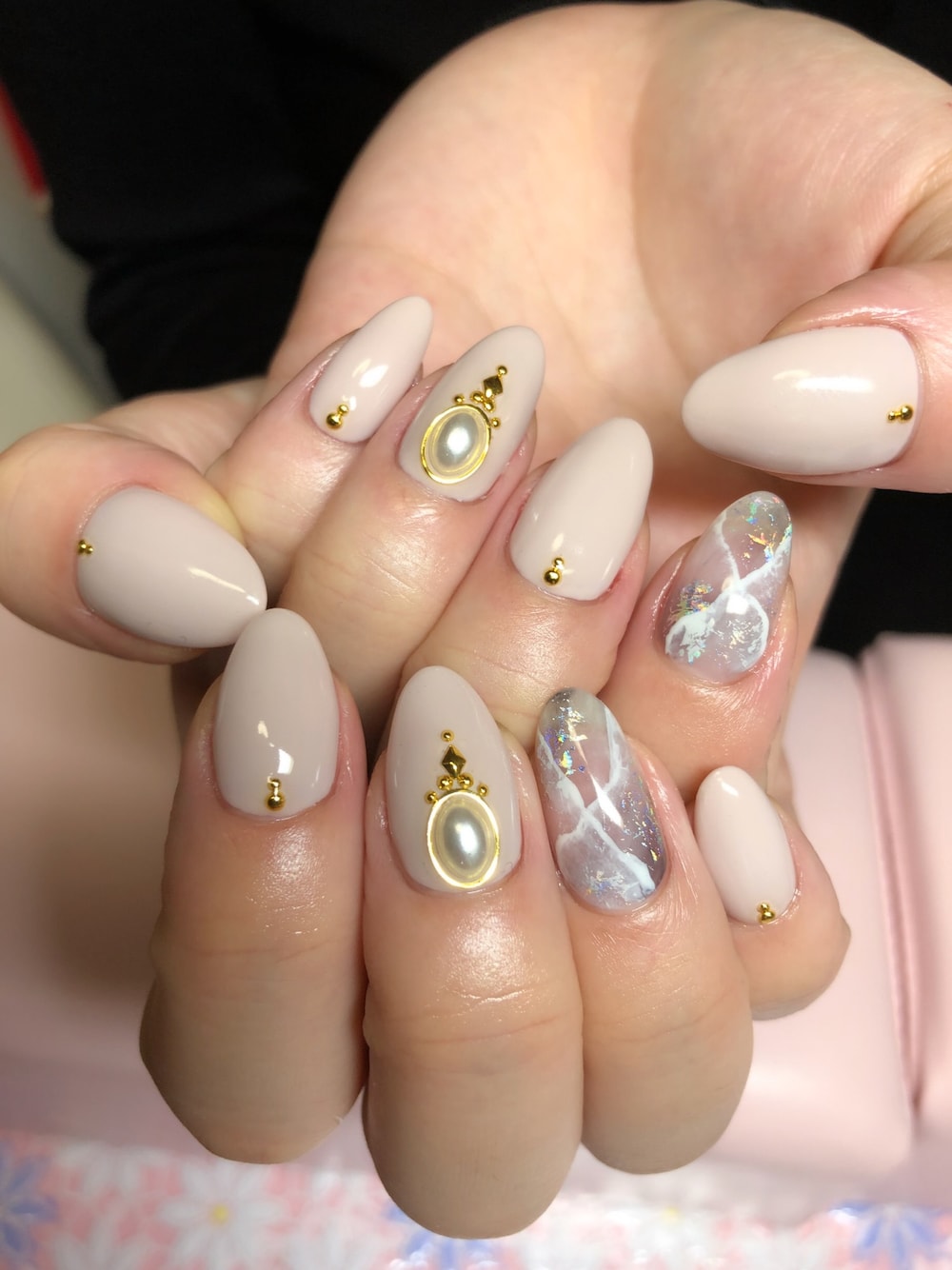 「ネイル、ジェルネイル、秋、リゾート、ピンクベージュ、シンプル、パール」｜「ネイル（ハンドケア/ハンドクリーム、ホワイト系）」を使った、はーちゃんさん（レディース・162cm）の秋コーディネートの1枚目の写真