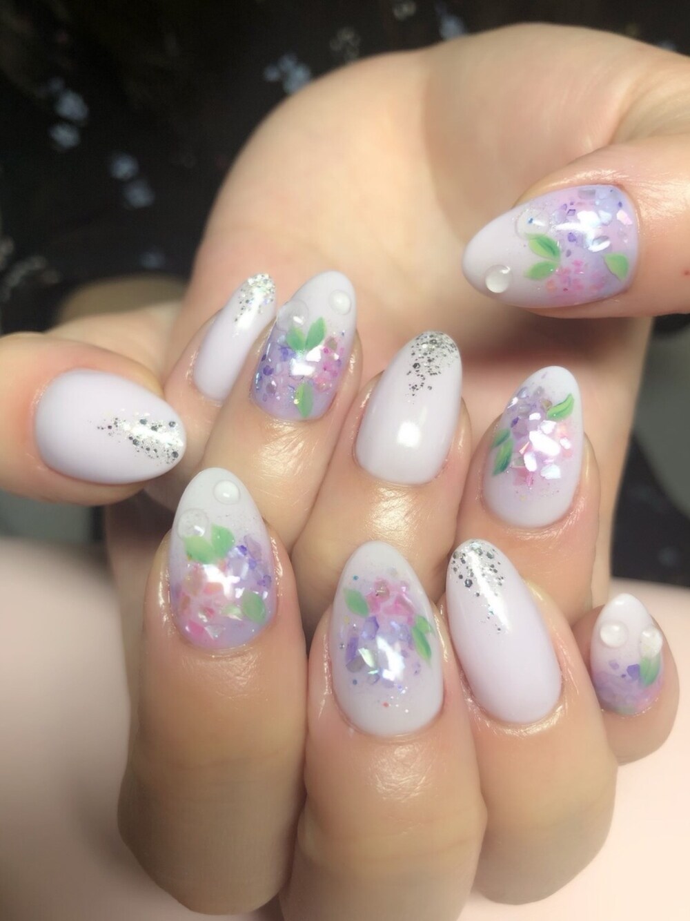 「ネイル、ジェルネイル、梅雨、梅雨ネイル、紫陽花、パープル、しずく柄」｜「ネイル（ハンドケア/ハンドクリーム、ホワイト系）」を使った、はーちゃんさん（レディース・162cm）の春コーディネートの1枚目の写真