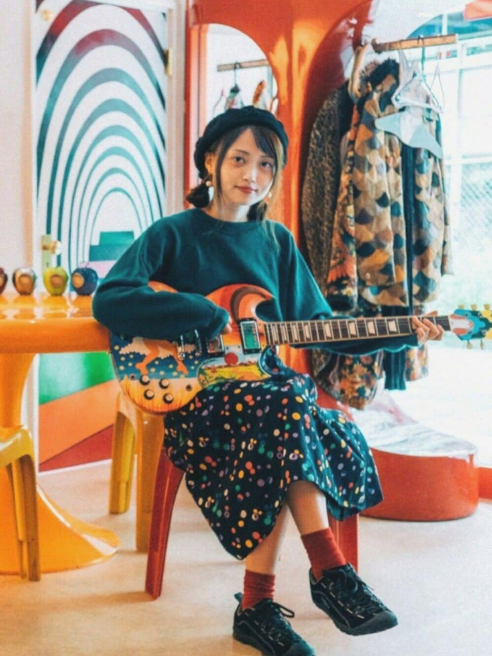 「KEENのJasper / ジャスパー（スニーカー、ブラック系）」を使った、さやさん（レディース・152cm）の秋コーディネートの1枚目の写真