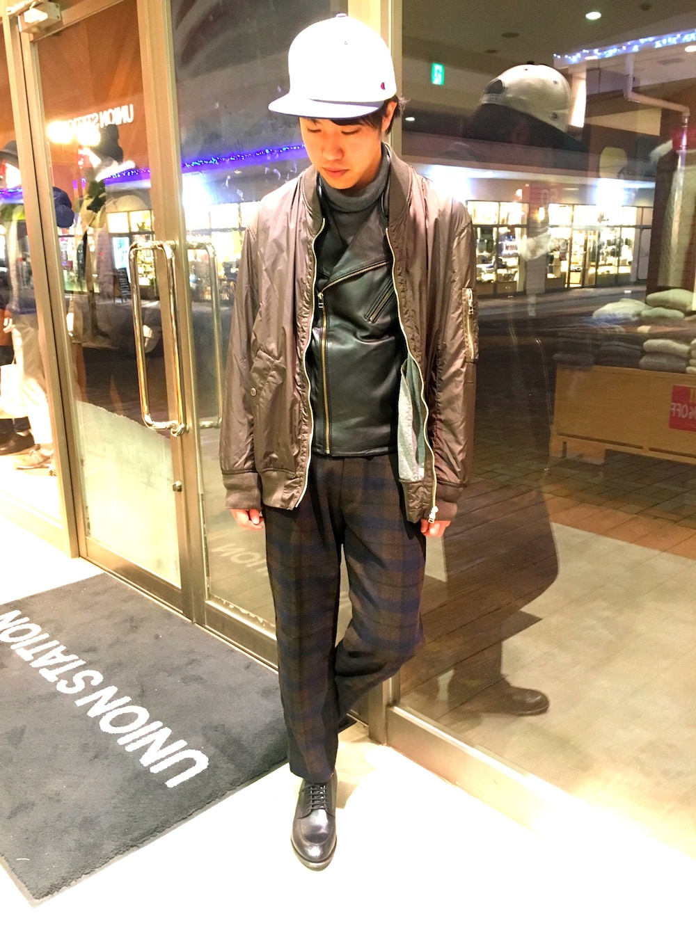 「UNION STATIONのアイテム（ライダースジャケット、ブラック系）」を使った、T.karasawaさん（メンズ・171cm）の冬コーディネートの1枚目の写真