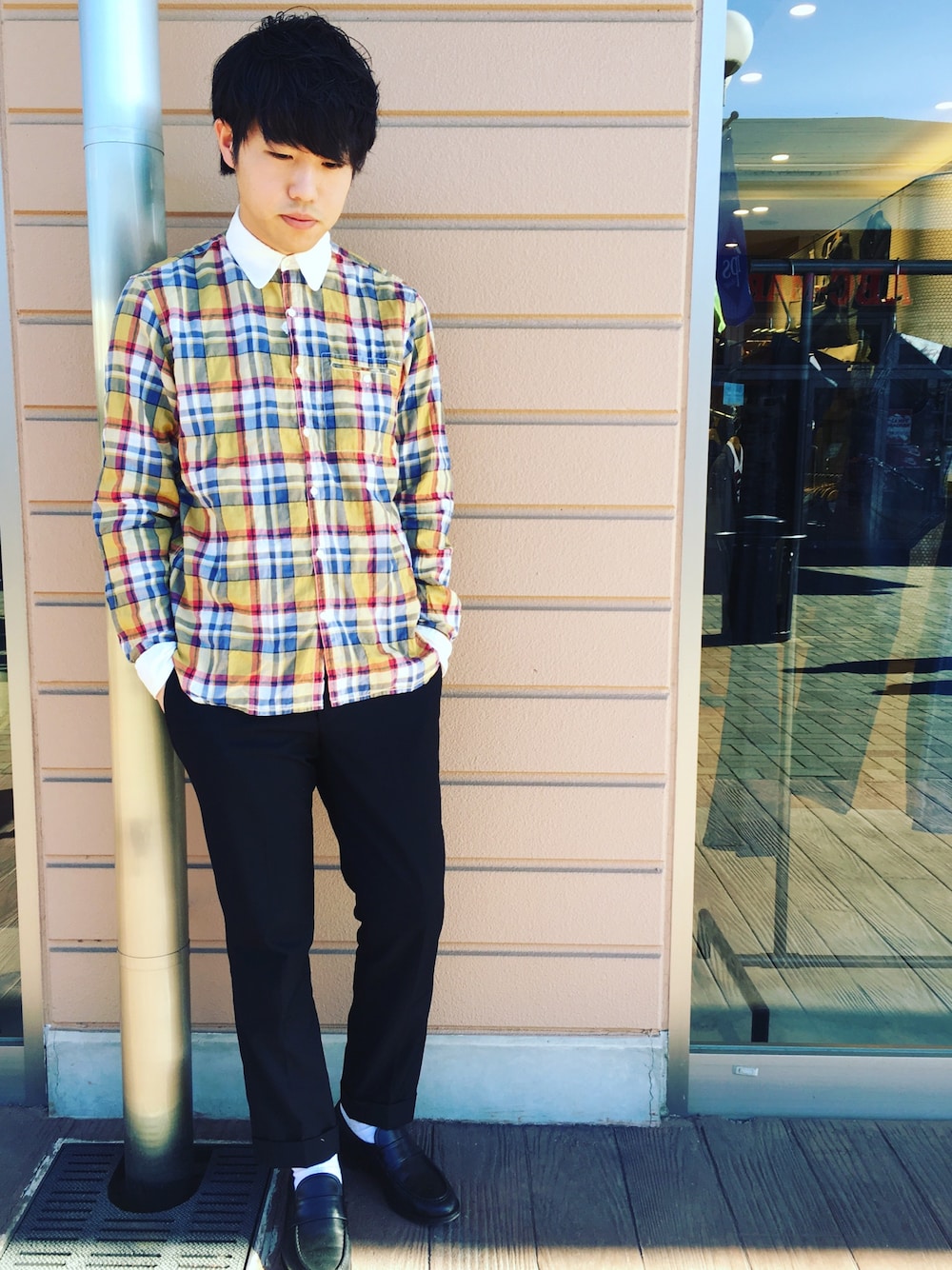 「UNION STATIONのアイテム（シャツ/ブラウス、イエロー系）」を使った、T.karasawaさん（メンズ・171cm）の冬コーディネートの1枚目の写真